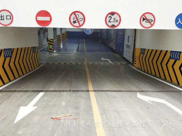 停車場(chǎng)入口